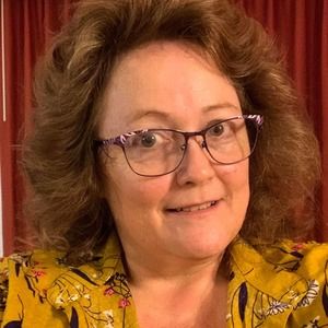 Meet your Posher, Iris